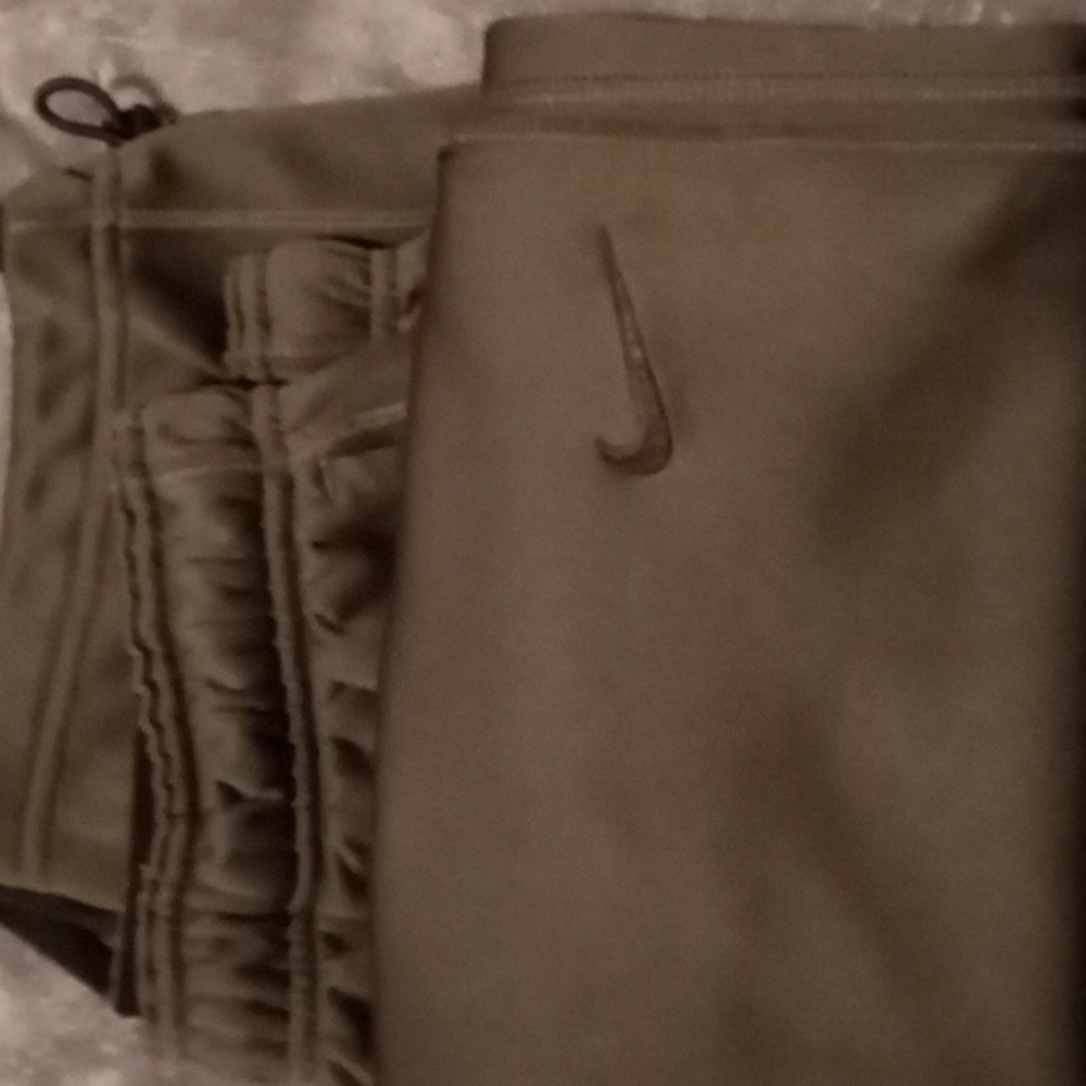 New nike thermostat large polyester joggers with a retractable coupling